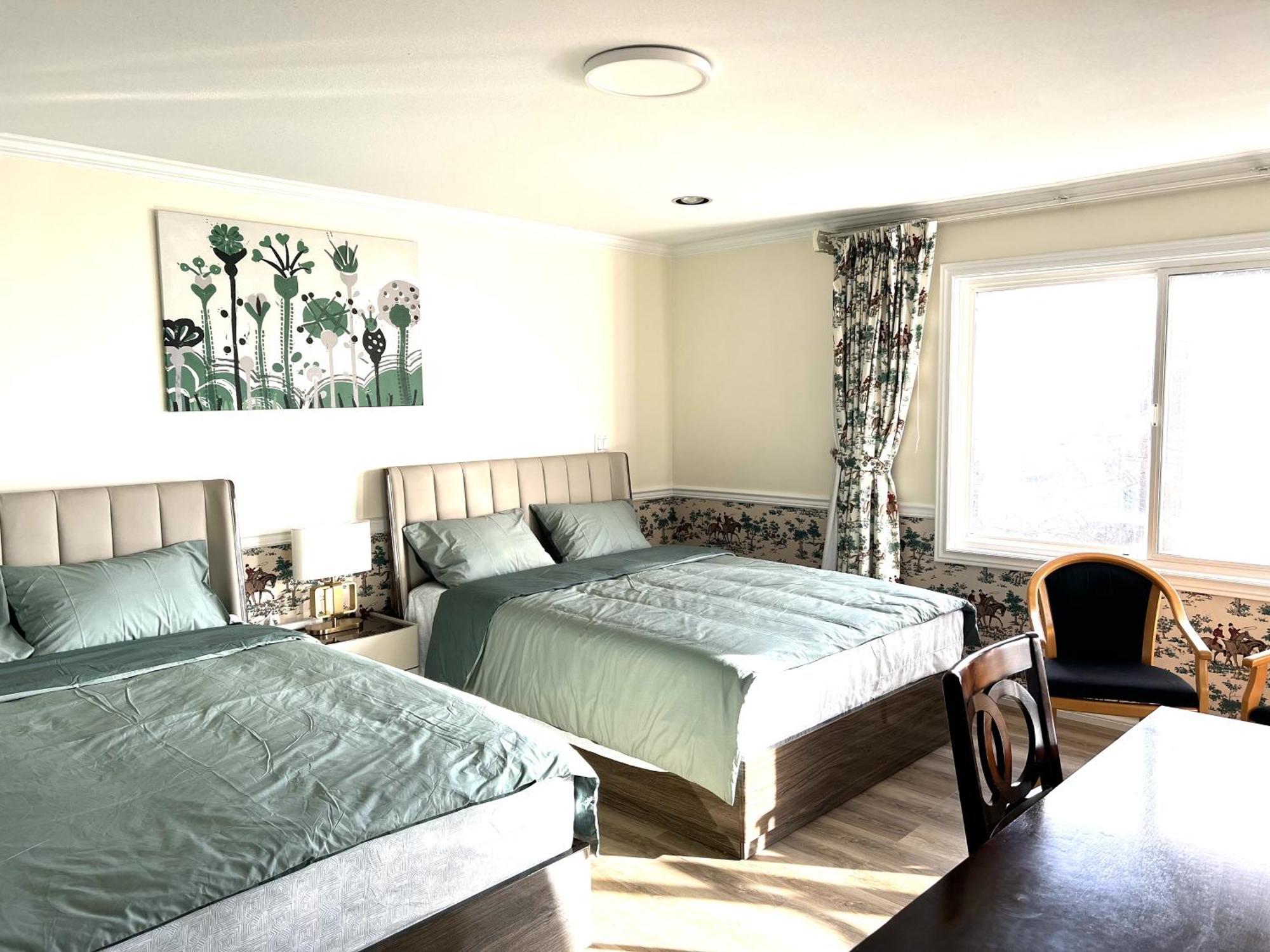 Master Bedroom With Two Queen Sized Bed Ρίτσμοντ Εξωτερικό φωτογραφία